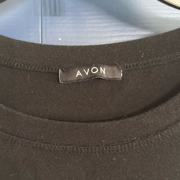 Avon Graphic Tee Mascara, Concealer & Lipstick Selfie Size M - Picture 2 of 3